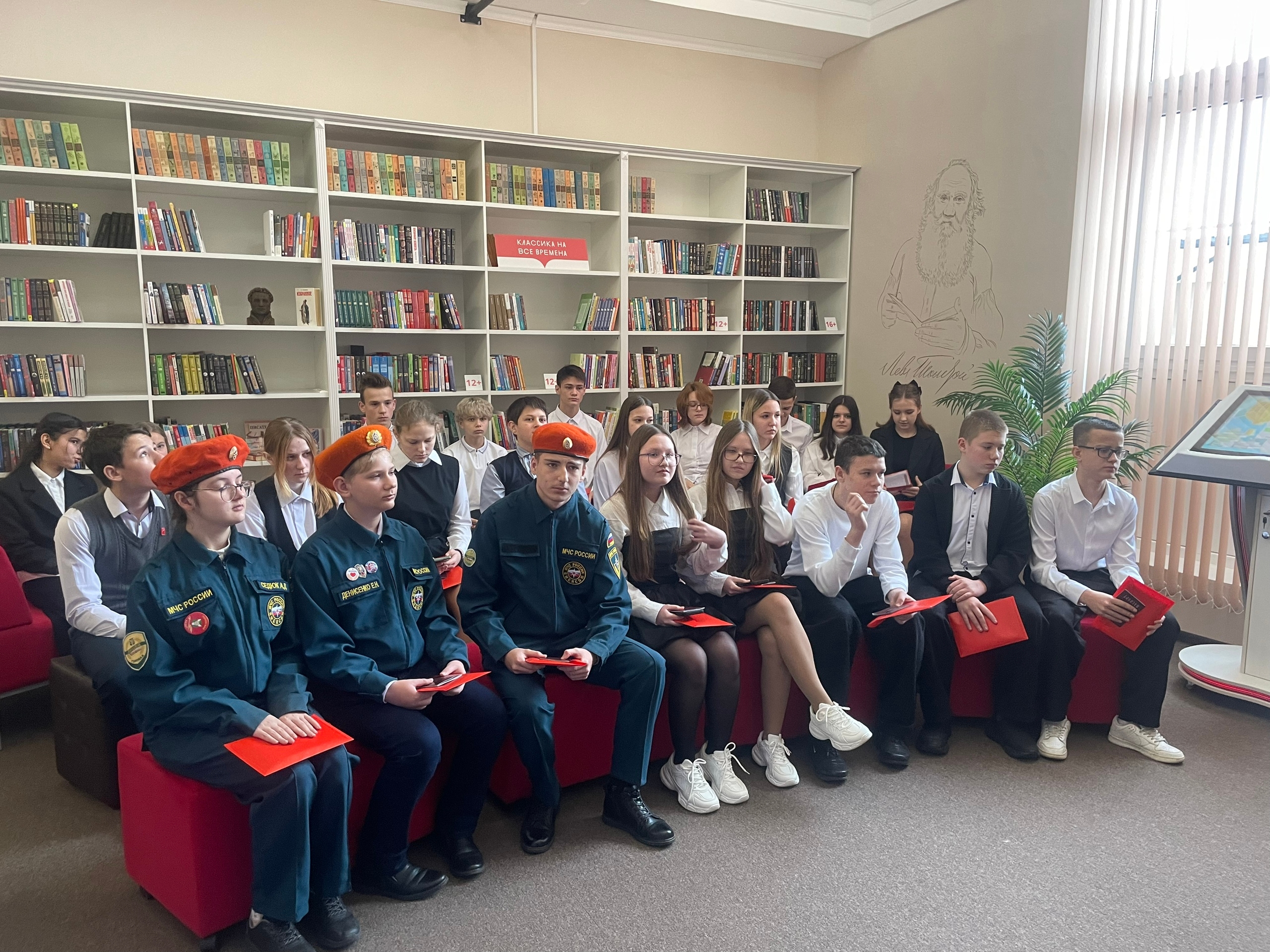 Торжественная церемония вручения паспортов.