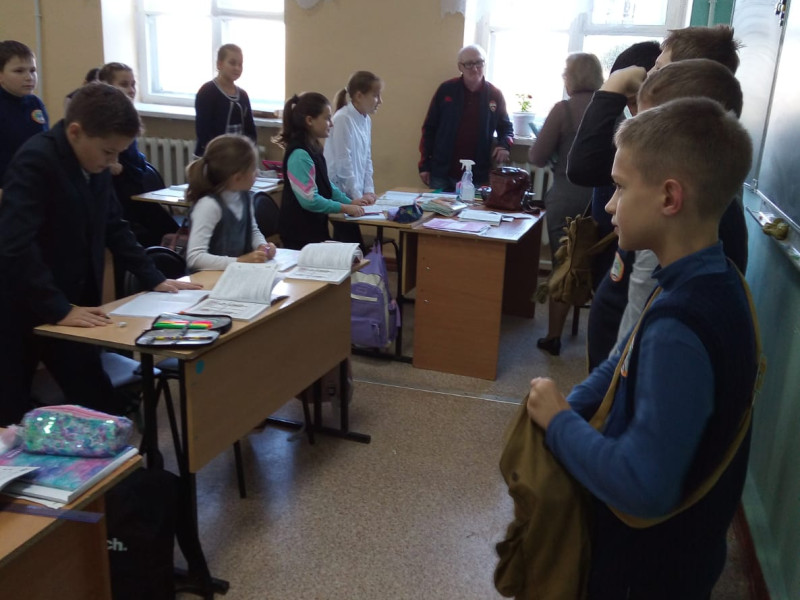 Направленные на формирование доверительных отношений с учителями и родителями.