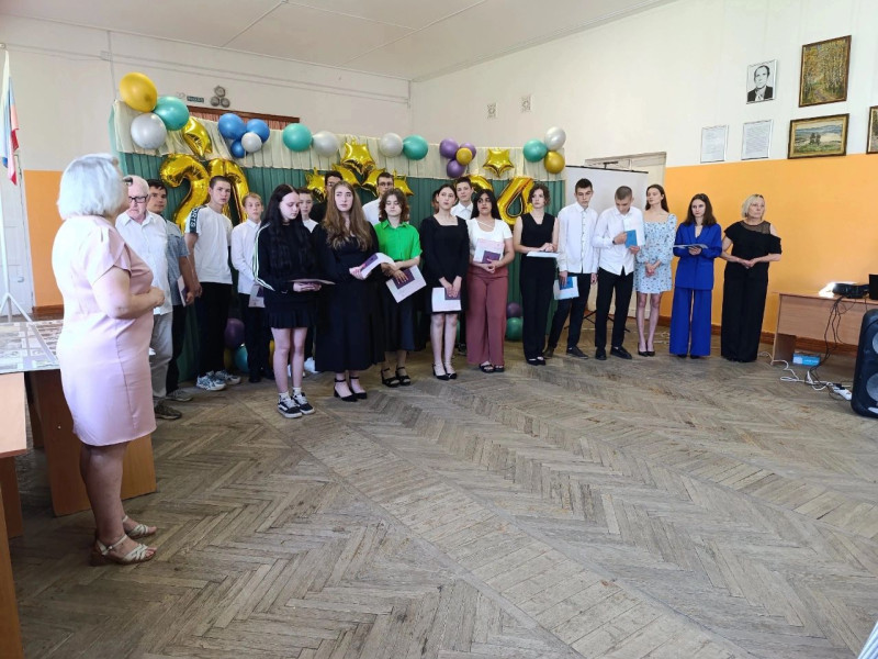 Вручение аттестатов выпускникам..