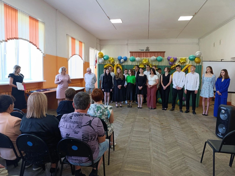 Вручение аттестатов выпускникам..